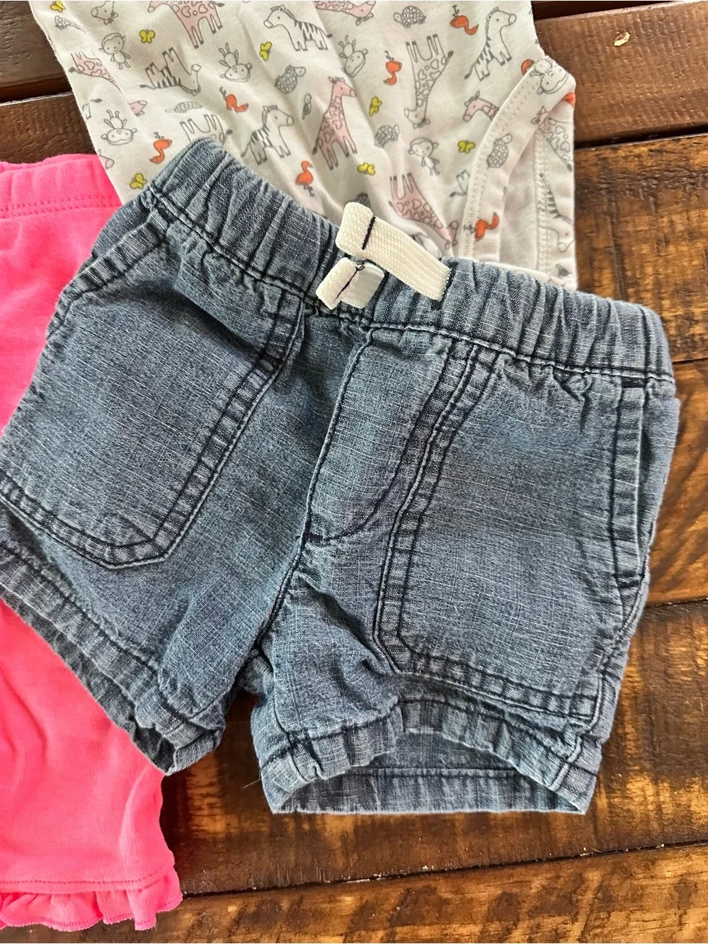 Carter’s Giraffe Matching Set